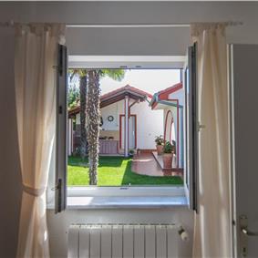 4 Bedroom Villa with Pool and Annex near Porec, Sleeps 8